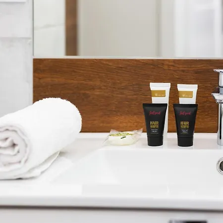 With Parking Business Center By Renters